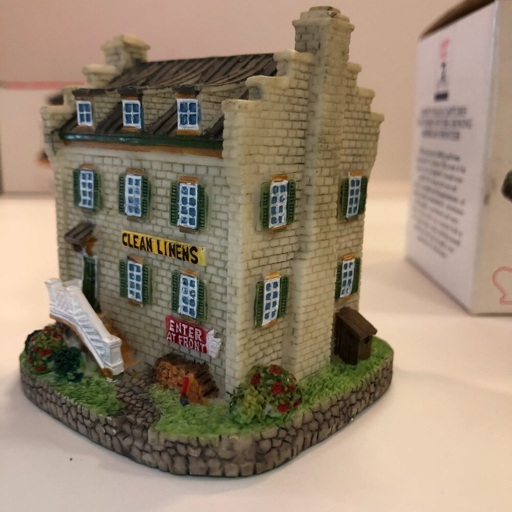 The Sinclair Hotel 1999 Liberty Falls Collection AH179 with Original Box - Picture 5 of 16